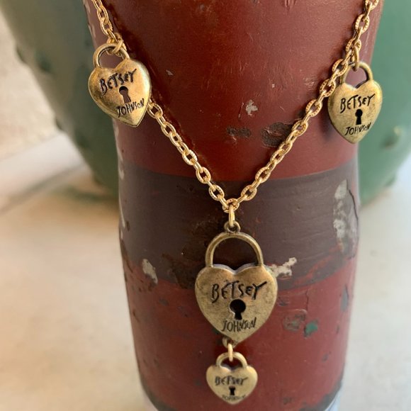 Betsey Johnson Necklace - Picture 2 of 7